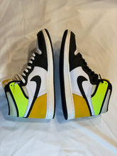 Load image into Gallery viewer, Jordan 1 Retro High 555088-118