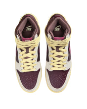 Load image into Gallery viewer, Nike Dunk High 1985 Valentine&#39;s Day (2023) (W)
